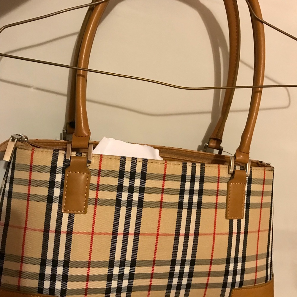 Burberry - Picture 2 of 8